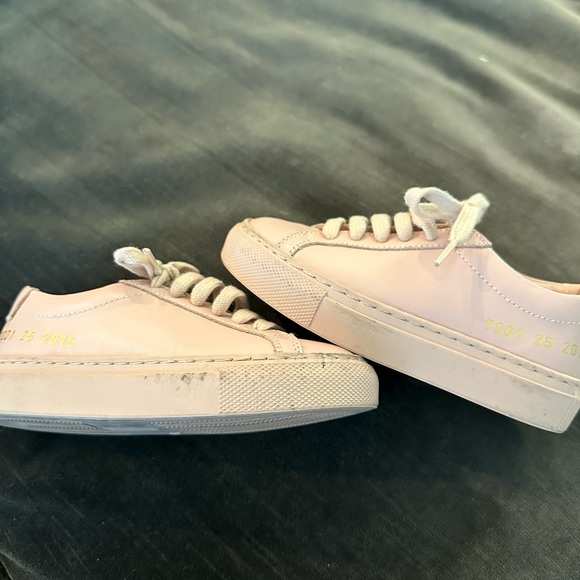 Common Projects Little Girls Achilles Leather Low-Top Sneaker. Blush size 25 - Picture 5 of 7